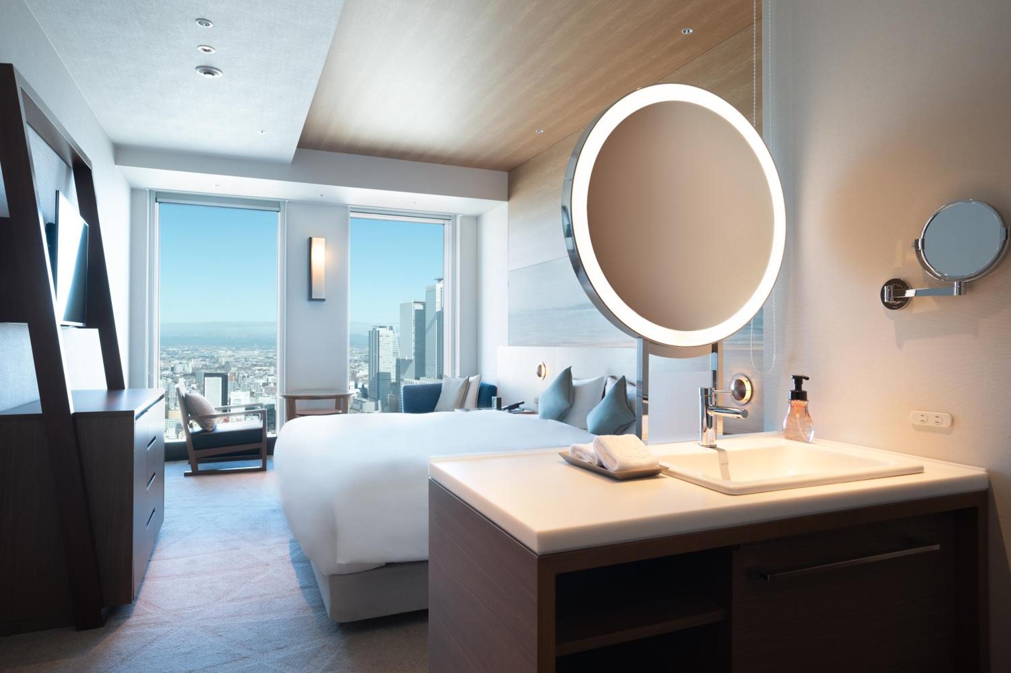 Nagoya Prince Hotel Sky Tower Εξωτερικό φωτογραφία A guest room at the hotel